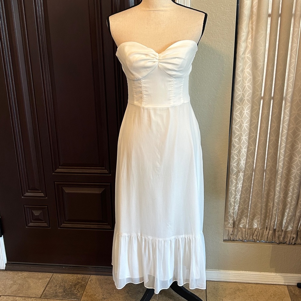 Gianni Bini White Strapless Dress